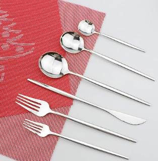 Juego de cuchillo, tenedor y cuchara.